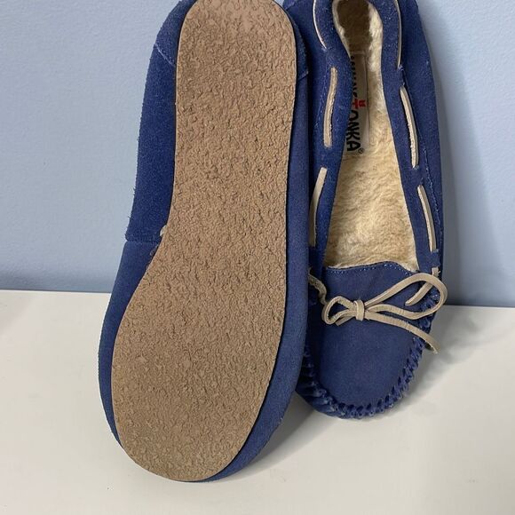 Minnetonka Blue Suede Moccasin Slippers size 8 - Picture 2 of 6